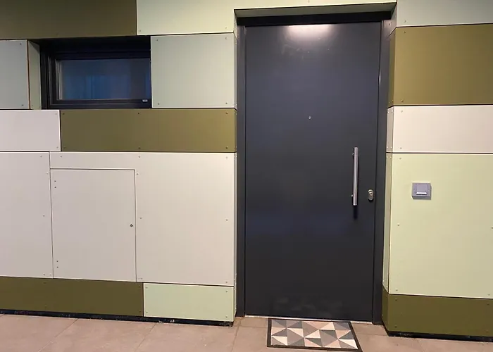 Modern Zentral Parkplatz Terasse Netflix