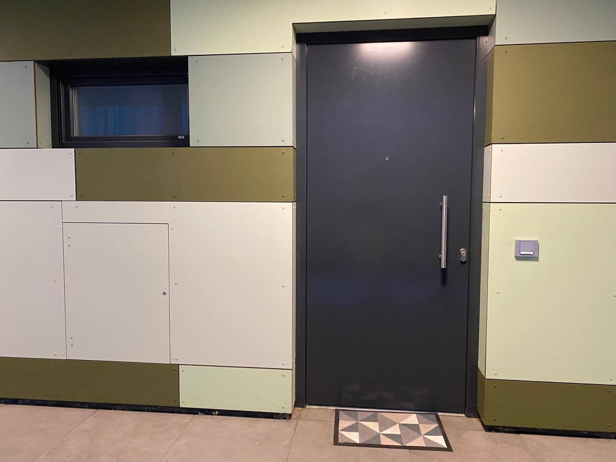 Modern Zentral Parkplatz Terasse Netflix Apartment