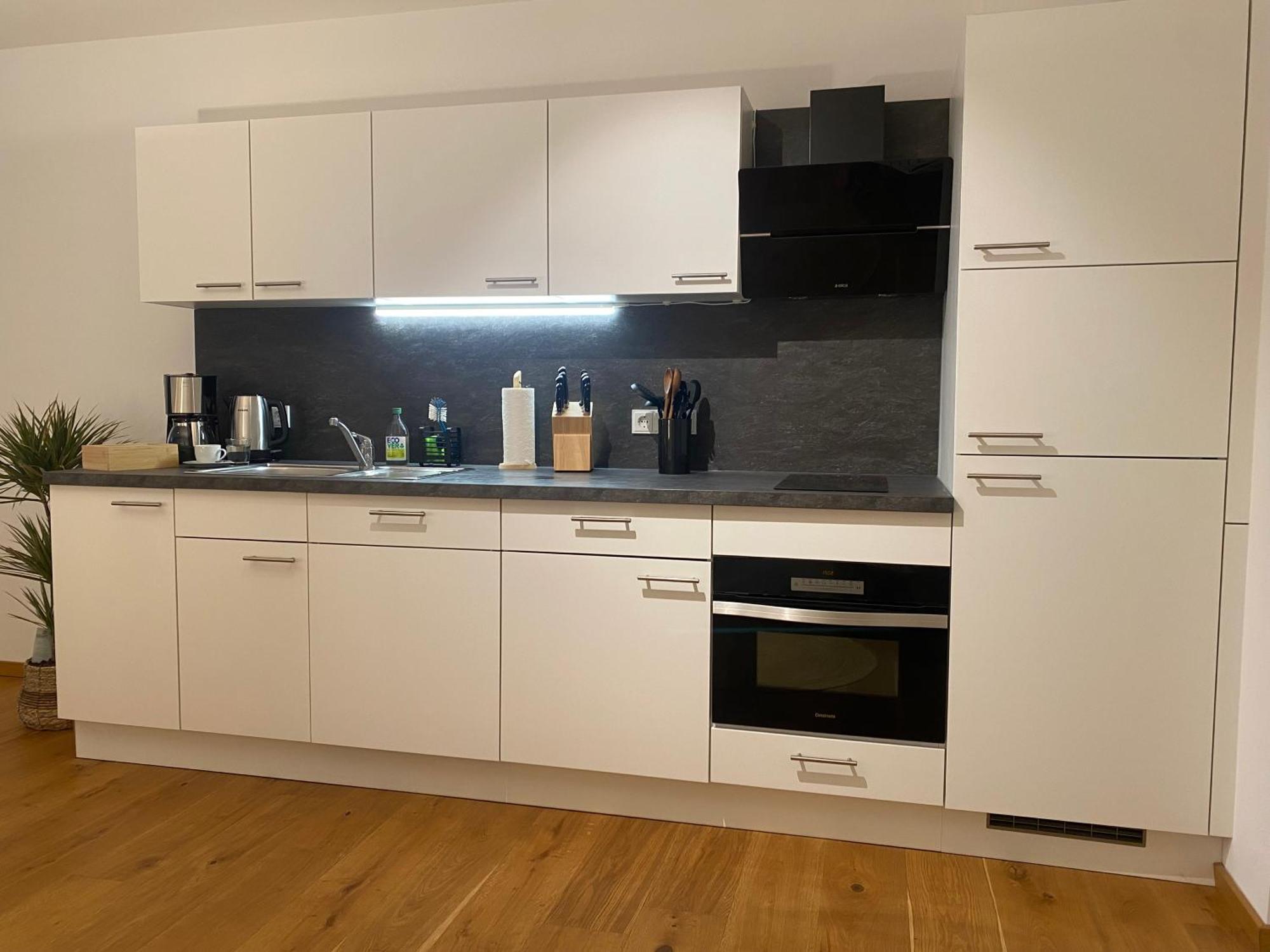 Modern Zentral Parkplatz Terasse Netflix Apartment *