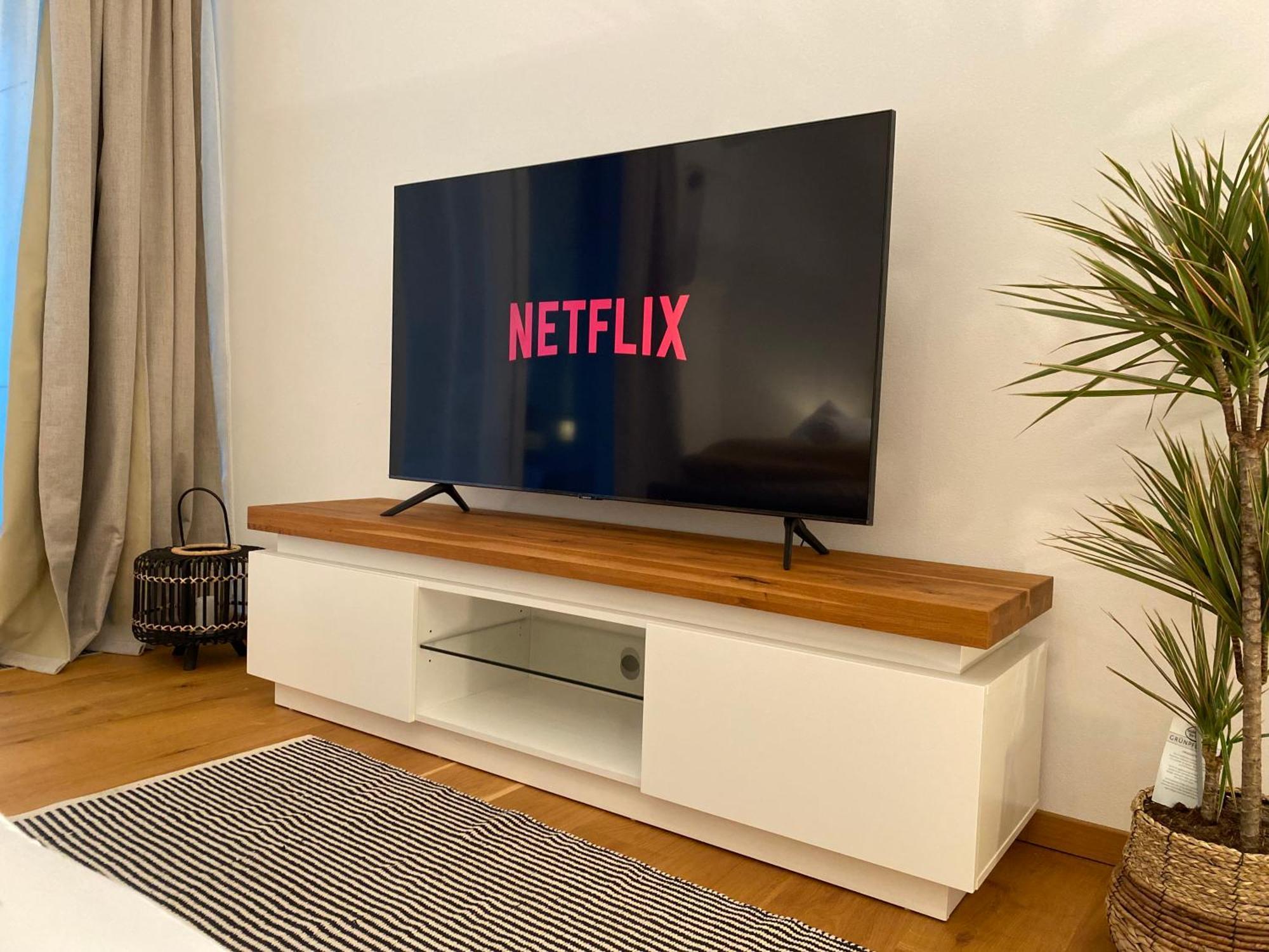 Modern Zentral Parkplatz Terasse Netflix